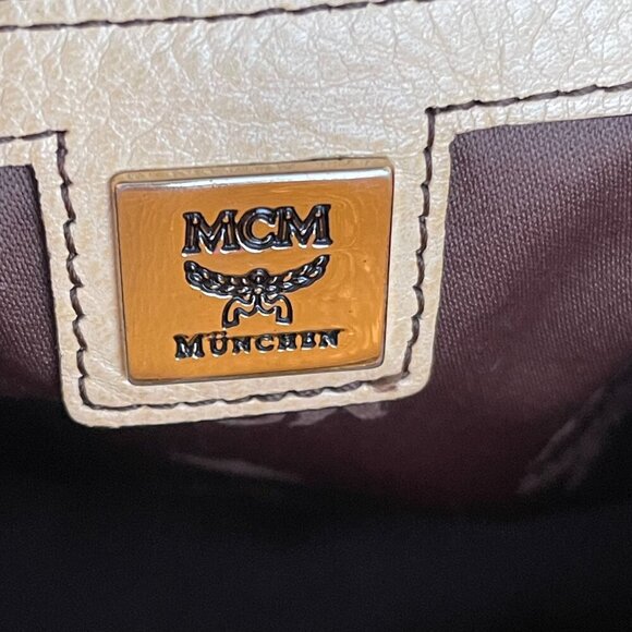 MCM Ivory Leather Shoulder Bag - Preowned - Picture 9 of 16